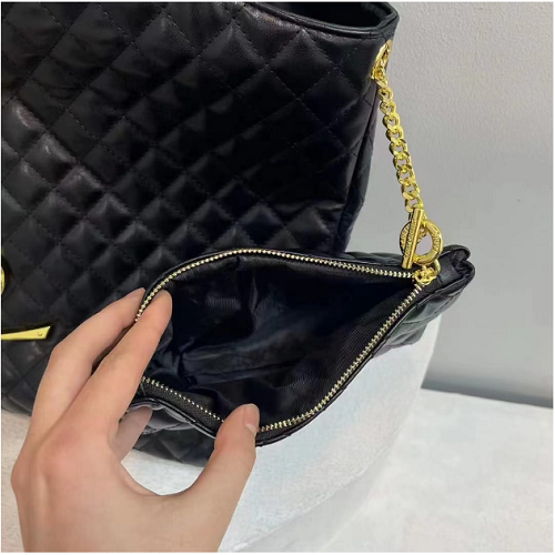 حقيبة سان لوران ايفنت  Yves Saint Laurent..حقيبة كتف ومحفظة نسائية فاخرة — تصميم مبطن جلد صناعي هاي كوالتي مستوحى من Saint Laurent، لمسات معدنية ذهبية، حقيبة داخلية بسحاب، تصميم أنيق عملي يومي