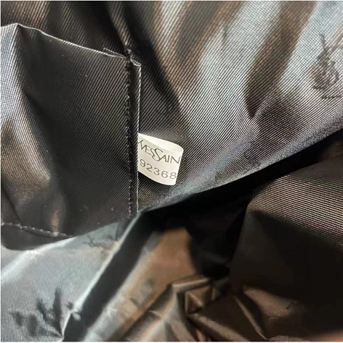 حقيبة سان لوران ايفنت  Yves Saint Laurent..حقيبة كتف ومحفظة نسائية فاخرة — تصميم مبطن جلد صناعي هاي كوالتي مستوحى من Saint Laurent، لمسات معدنية ذهبية، حقيبة داخلية بسحاب، تصميم أنيق عملي يومي